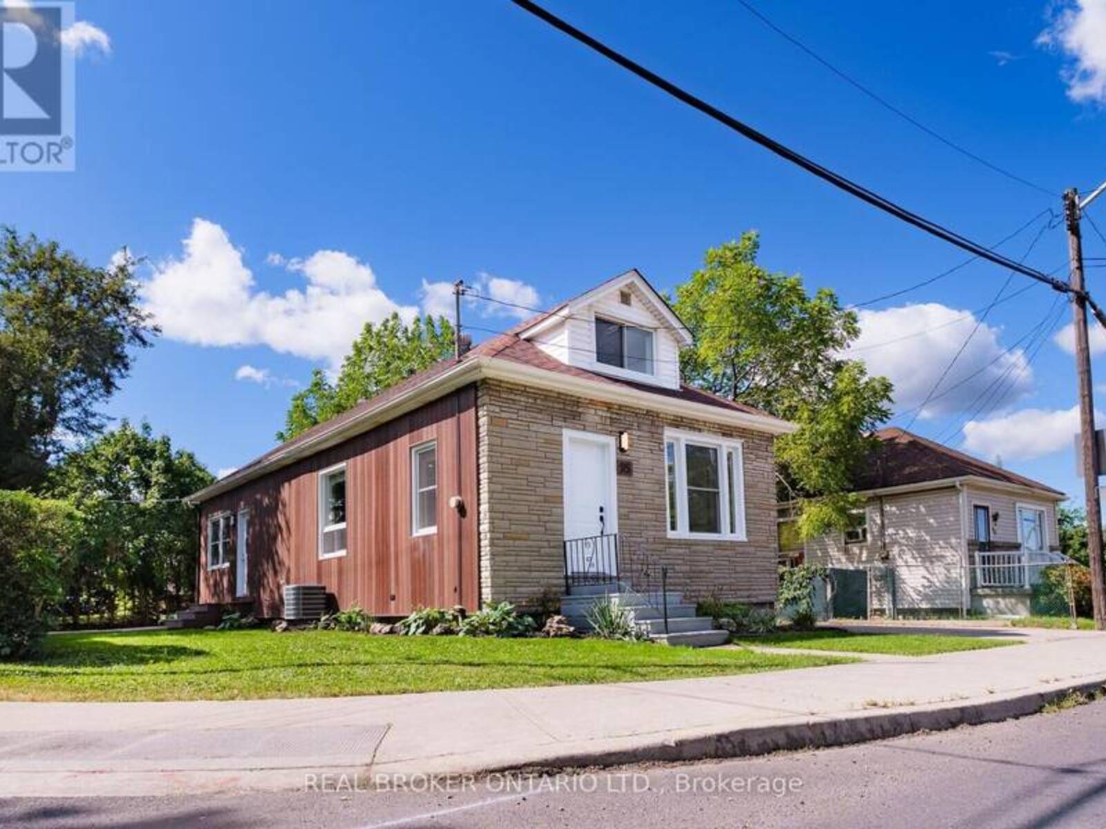 95 FENNELL AVENUE W, Hamilton, Ontario L9C 1E9