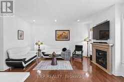 71 PILLAR ROCK CRESCENT | Markham Ontario | Slide Image Ten