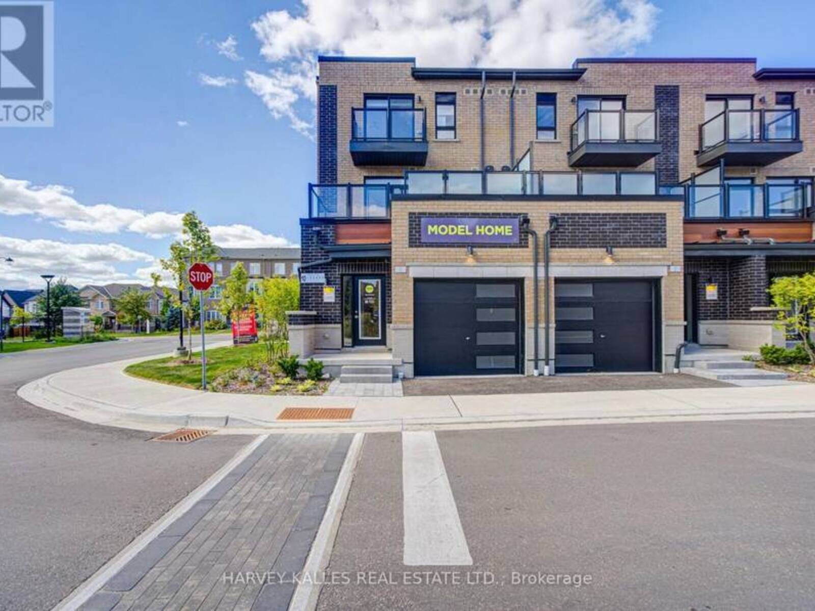 4 - 12 LYTHAM GREEN CIRCLE, Newmarket, Ontario L3X 3A8