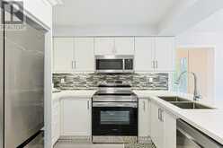 599 SANDFORD STREET | Newmarket Ontario | Slide Image Ten
