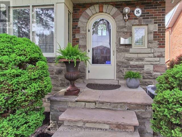 8 LOCKHEED BOULEVARD Toronto Ontario, M9P 2H6 - 6 Bedrooms Home For Sale