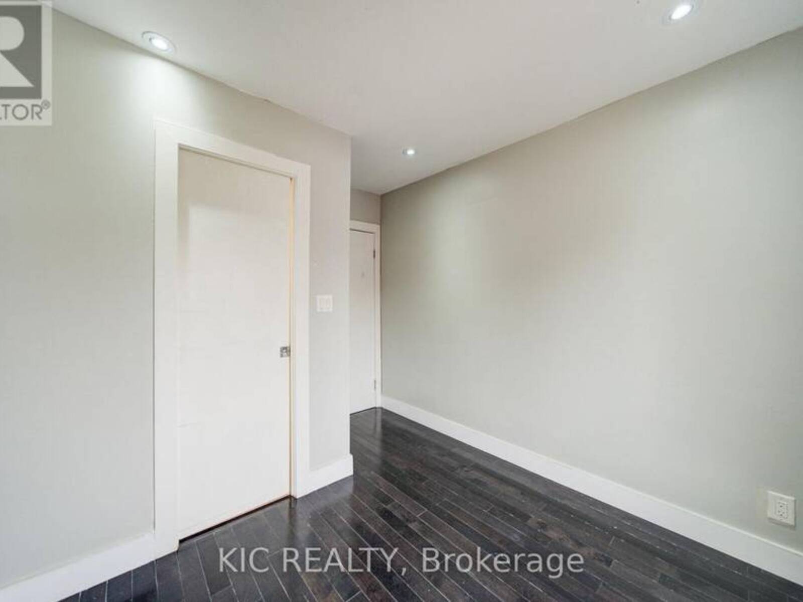 35 MONTCALM AVENUE NW, Toronto, Ontario M6E 4N5