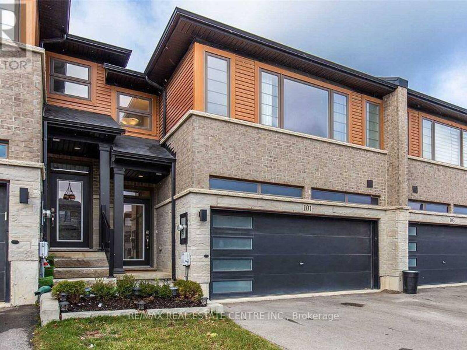101 GREENWICH AVENUE, Hamilton, Ontario L8J 0L6