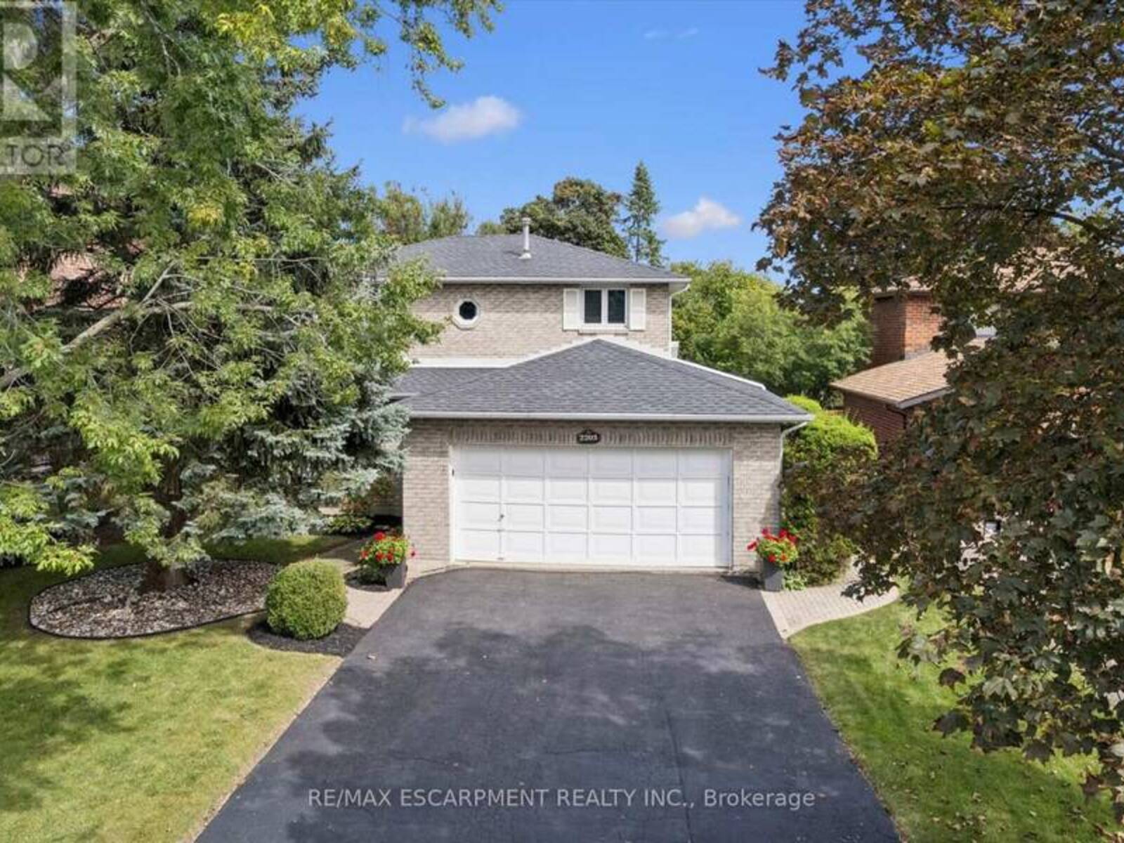 2203 ROBIN DRIVE, Mississauga, Ontario L5K 2L5