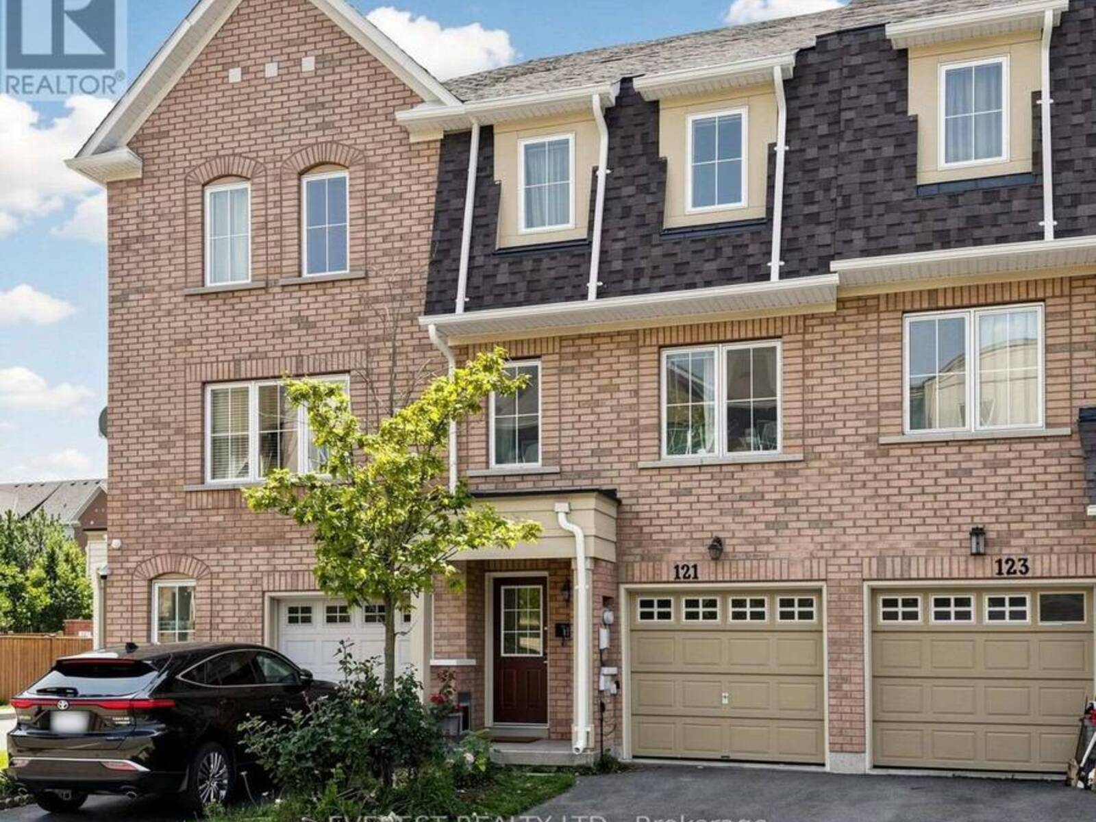 121 JENKINSON WAY, Toronto, Ontario M1P 5H5