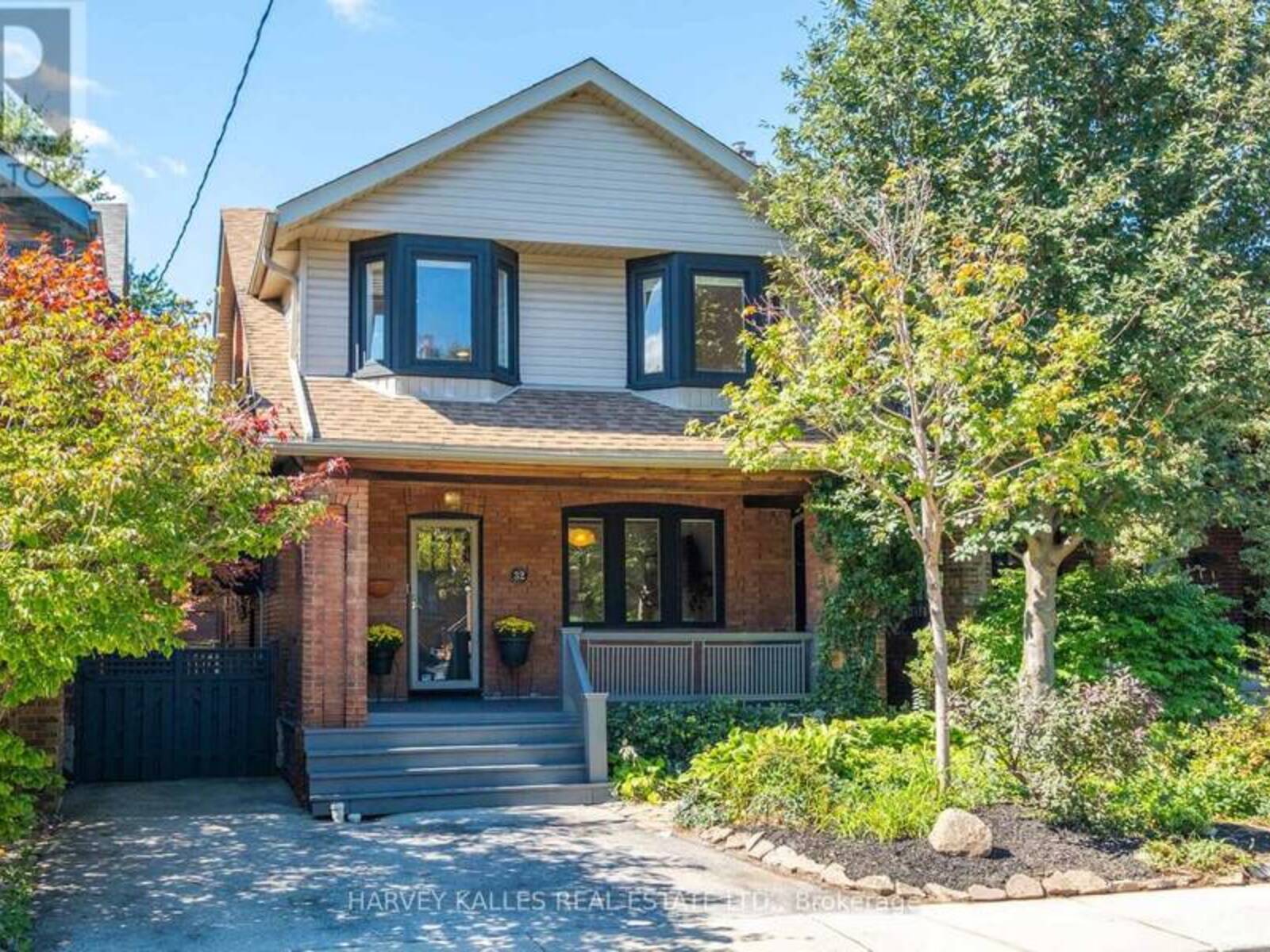 32 CRANG AVENUE, Toronto, Ontario M6E 2Z9