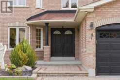 70 BAMBI CRESCENT | Georgina Ontario | Slide Image Three