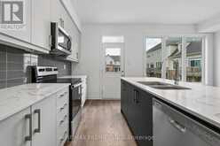 29 LYALL STOKES CIRCLE | East Gwillimbury Ontario | Slide Image Sixteen