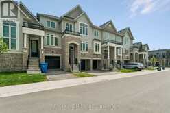29 LYALL STOKES CIRCLE | East Gwillimbury Ontario | Slide Image Three