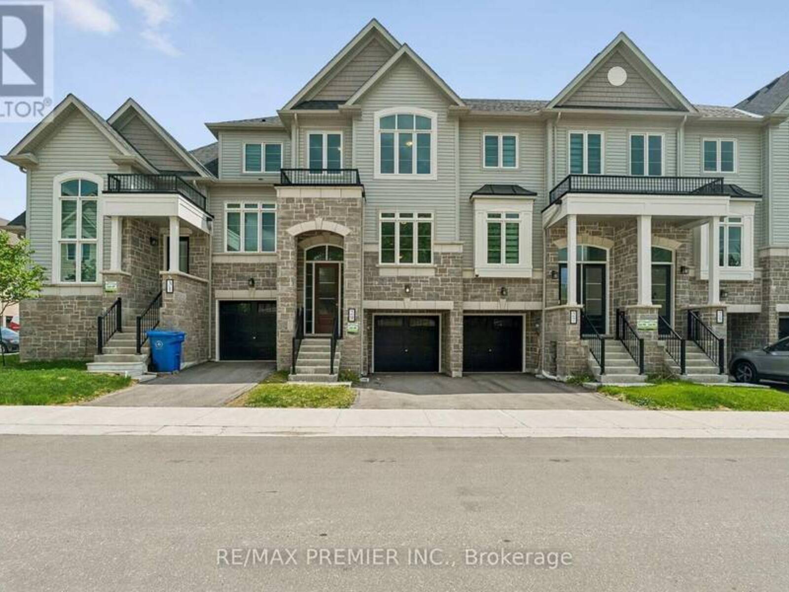29 LYALL STOKES CIRCLE, East Gwillimbury, Ontario L0G 1M0