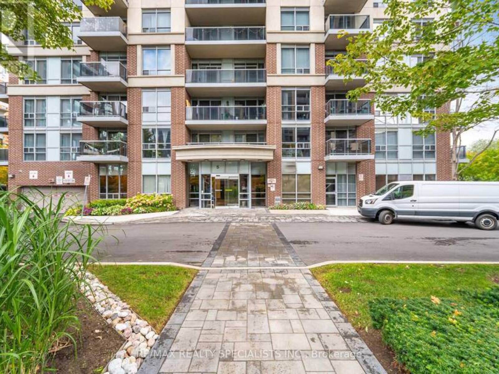 1005 - 5 MICHAEL POWER PLACE, Toronto, Ontario M9A 0A3