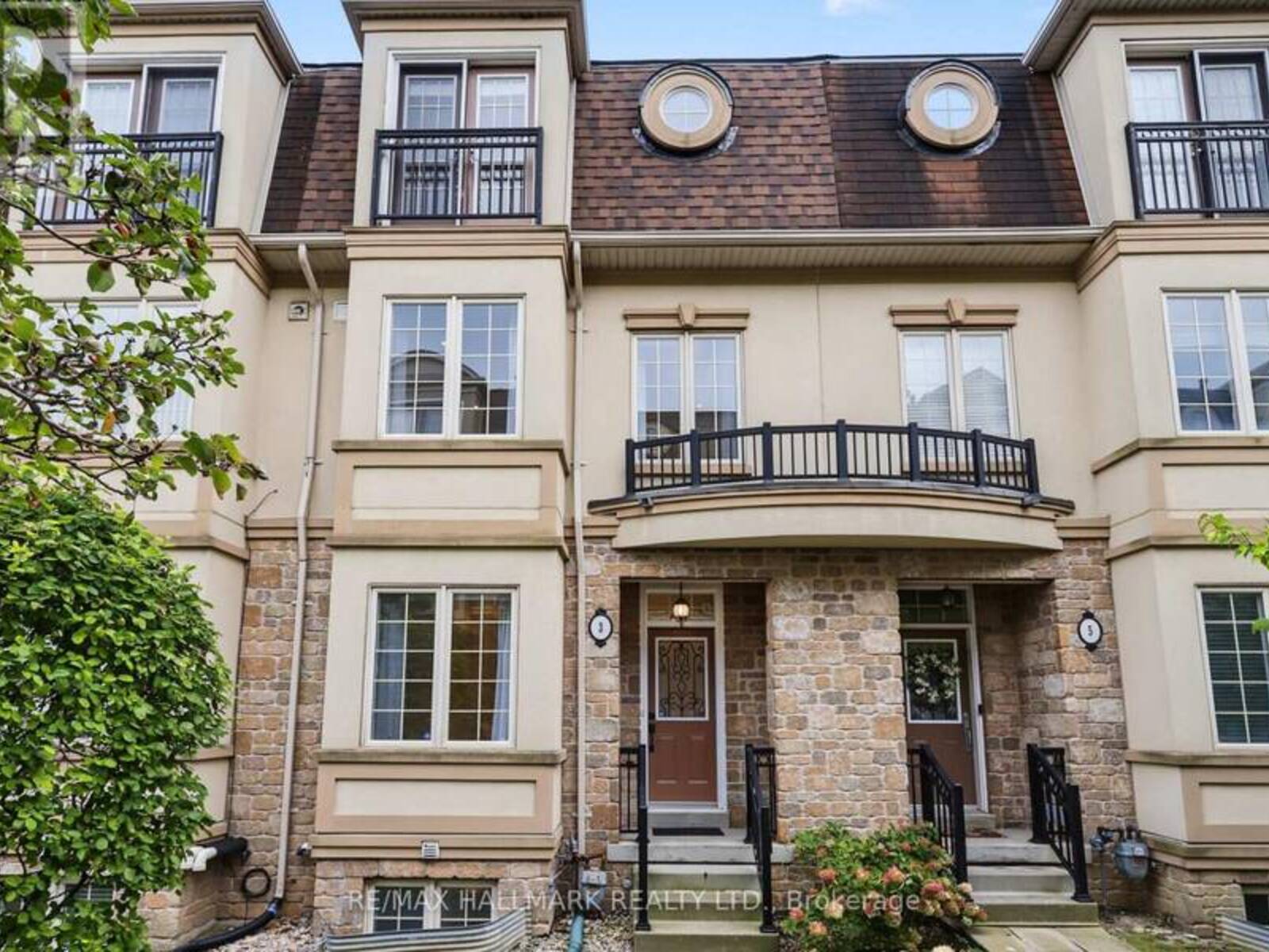 3 FLOOK LANE, Toronto, Ontario M2R 3Y5