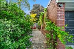 2 FOUR OAKS GATE | Toronto Ontario | Slide Image Seven