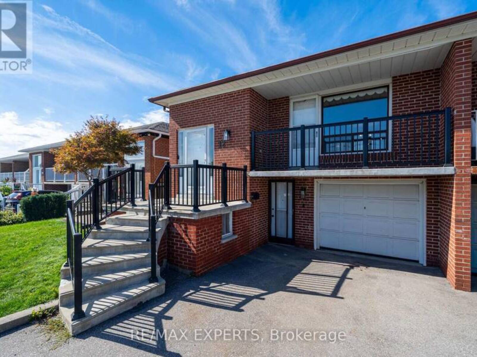 12 PARADELLE CRESCENT, Toronto, Ontario M3N 1E4