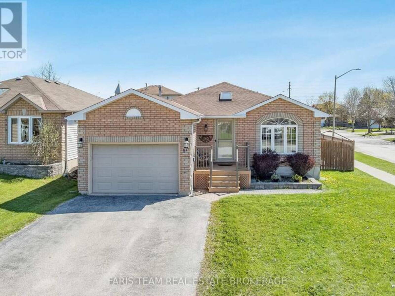 57 WESSENGER DRIVE, Barrie, Ontario L4N 8P8