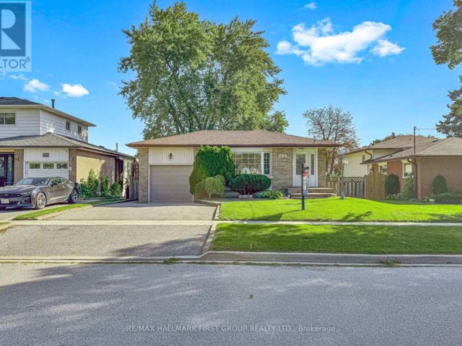 789 HILLCREST ROAD, Pickering, Ontario L1W 2P5