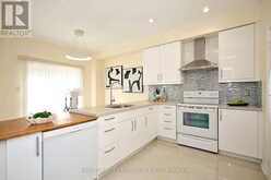 71 MCNALLY WAY | Aurora Ontario | Slide Image Two