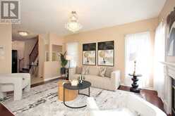 71 MCNALLY WAY | Aurora Ontario | Slide Image Six