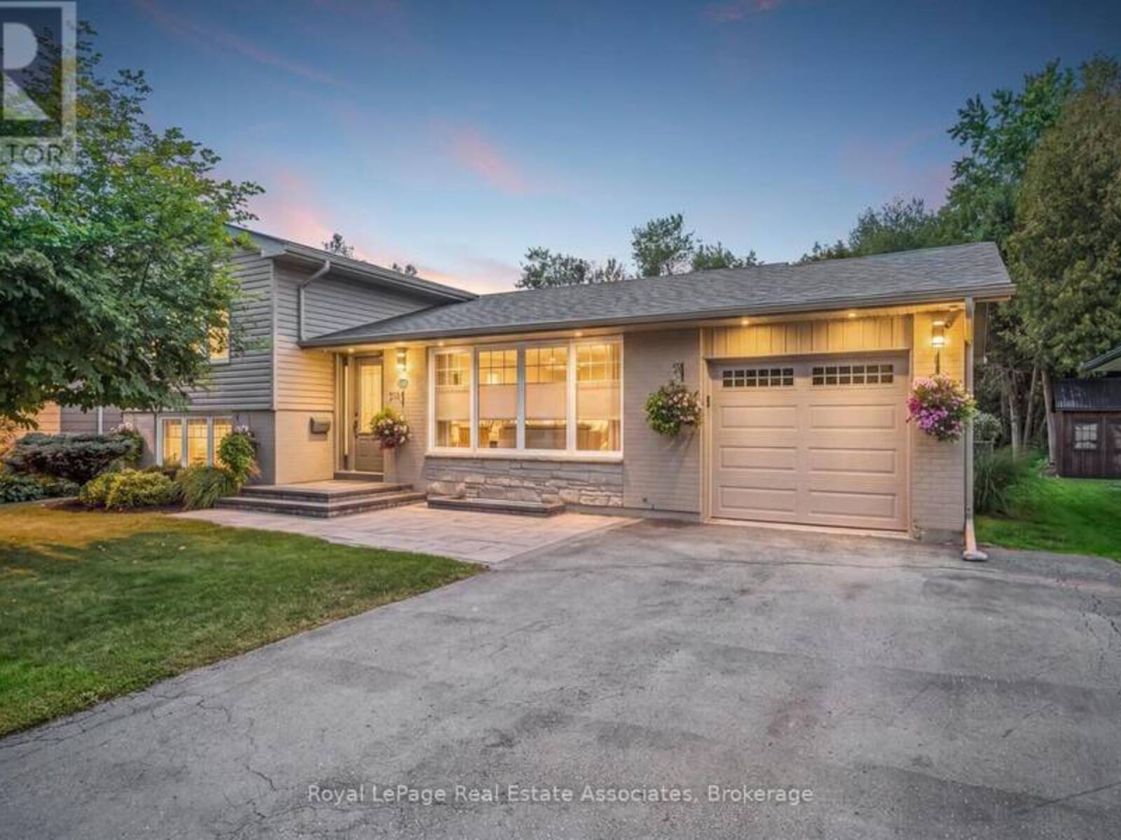 132 ELMORE DRIVE, Halton Hills, Ontario L7J 1T2