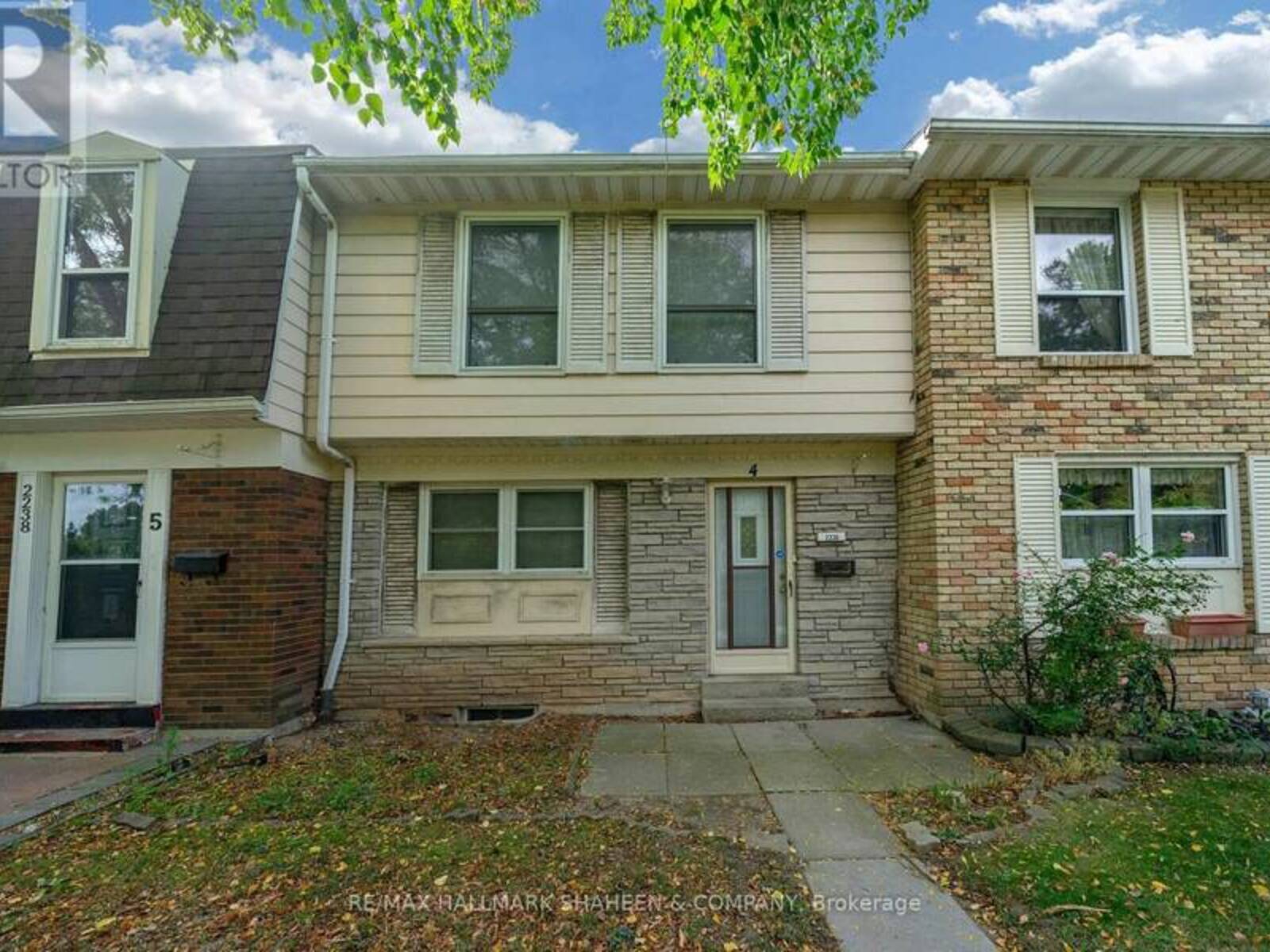 4 - 2238 UPPER MIDDLE ROAD, Burlington, Ontario L7P 2Z9