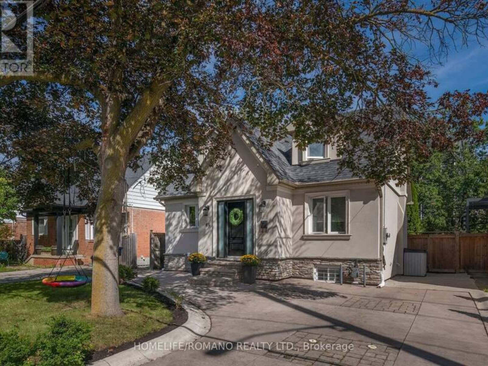 45 RIVERVIEW HEIGHTS, Toronto, Ontario M9P 2N3