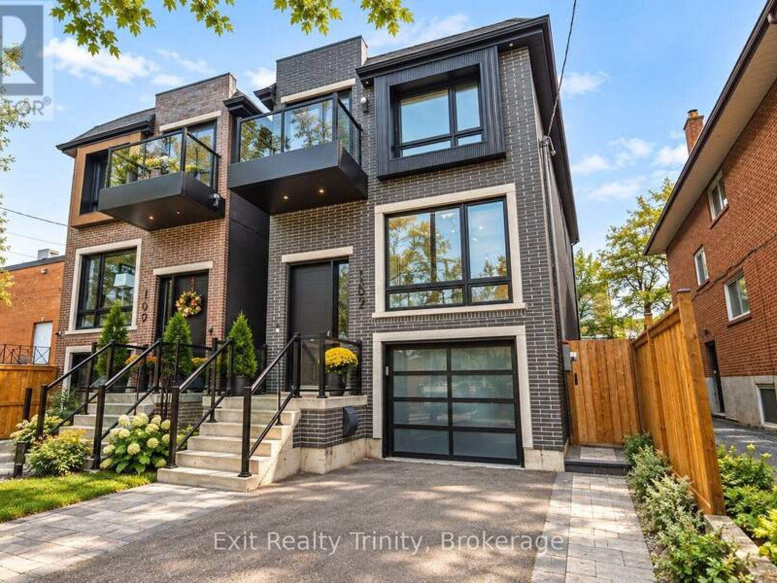152 SHELDON AVENUE, Toronto, Ontario M8W 4L6
