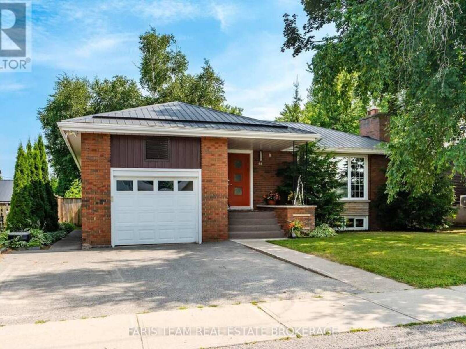 44 JEFFERY STREET, Penetanguishene, Ontario L9M 1K5