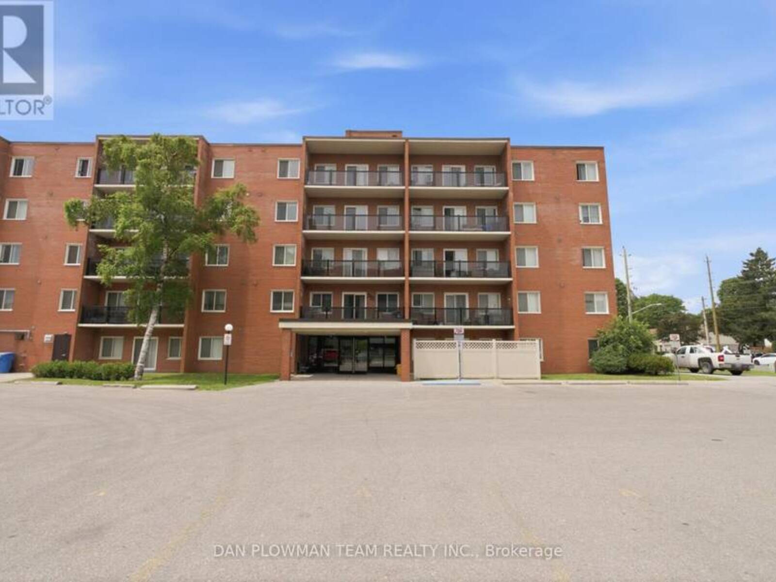 204 - 131 TAUNTON ROAD E, Oshawa, Ontario L1G 3T8