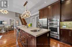 9 CHESHIRE DRIVE | Toronto Ontario | Slide Image Thirteen