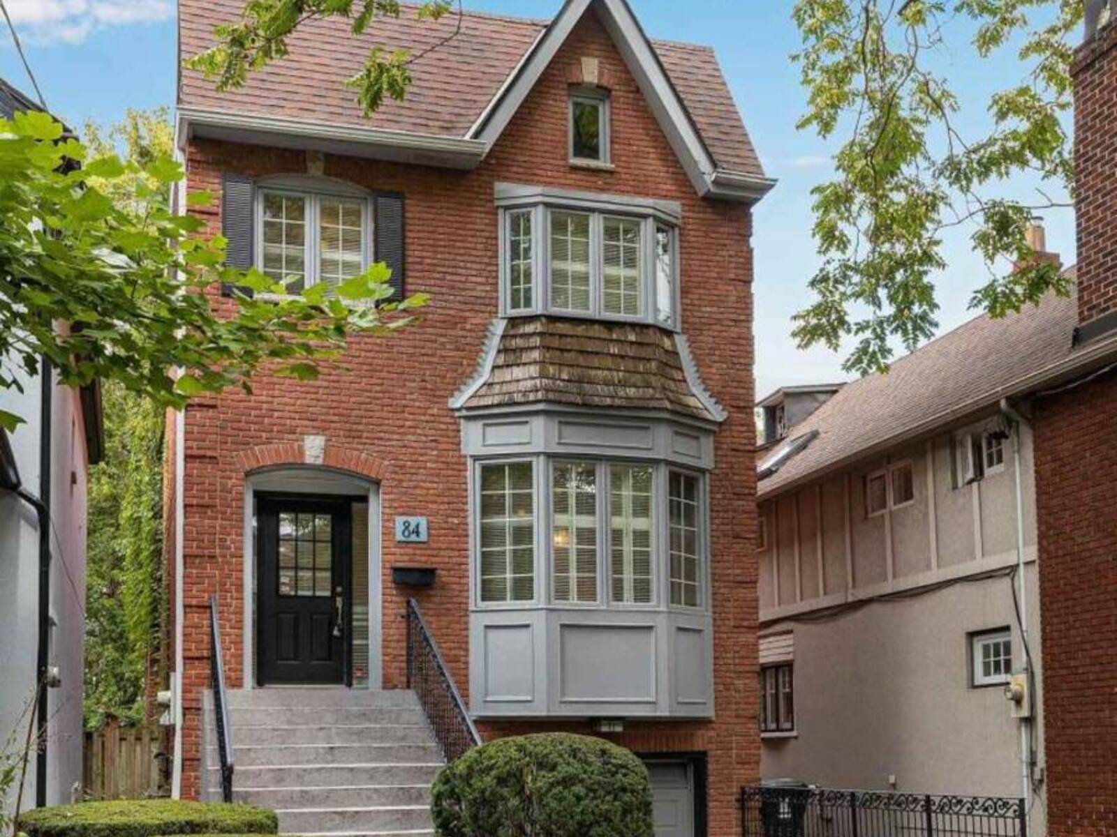84 WALMSLEY BOULEVARD, Toronto, Ontario M4V 1X6