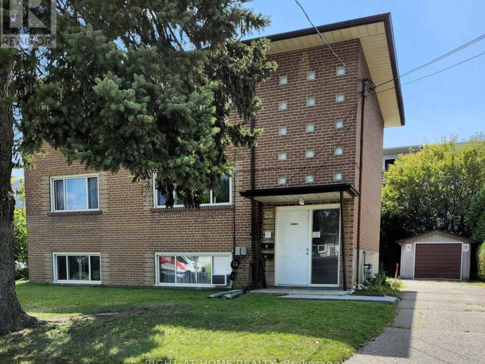 343 FRONTENAC AVENUE, Oshawa, Ontario L1J 2A7