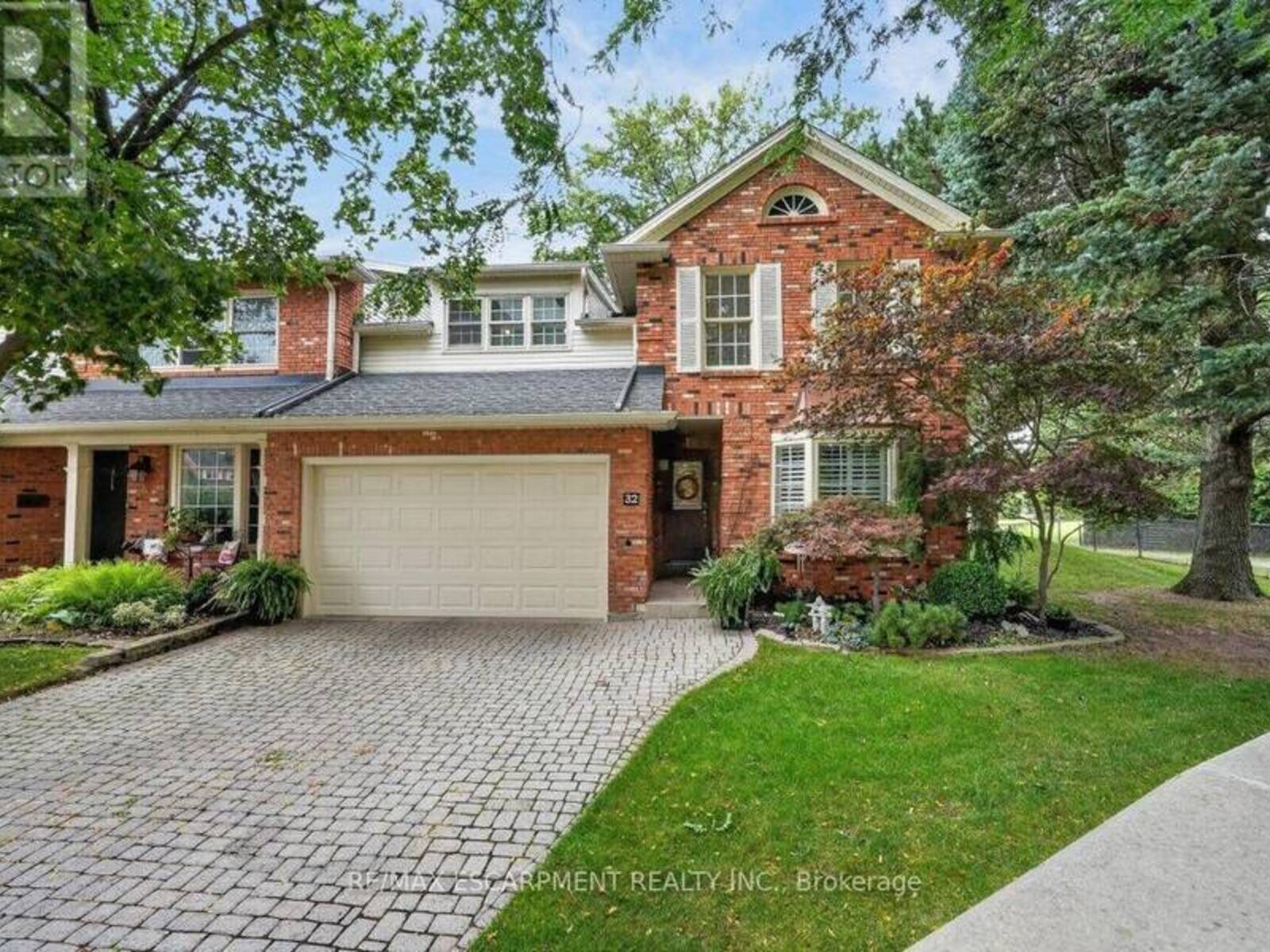 32 - 5 CARN CASTLE GATE, St. Catharines, Ontario L2N 5V4