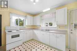 423 LAWRENCE AVENUE | Kitchener Ontario | Slide Image Ten
