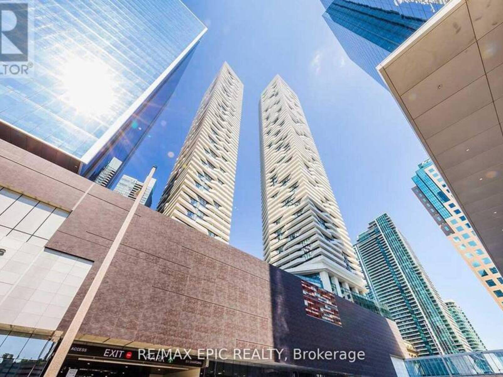 5705 - 100 HARBOUR STREET, Toronto, Ontario M5J 0B5
