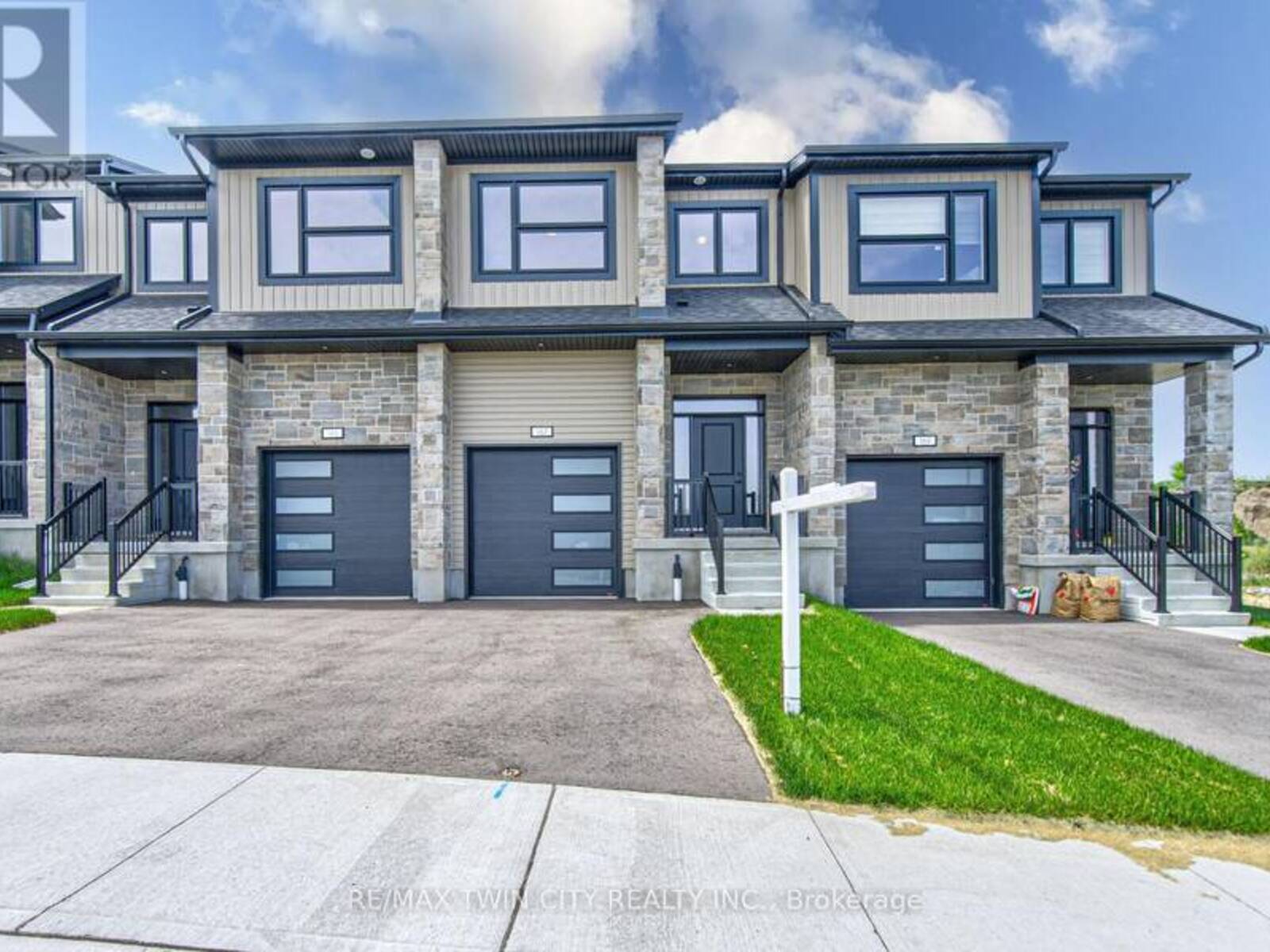 167 DUNNIGAN DRIVE, Kitchener, Ontario N2B 0B1