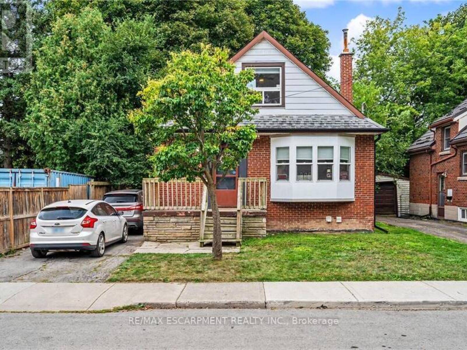 15 MAPES AVENUE, Hamilton, Ontario L8S 2K3