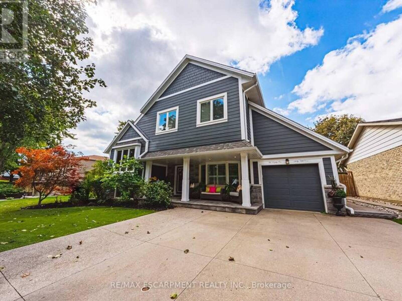 581 HOLLY HILL CRESCENT, Burlington, Ontario L7R 2G4