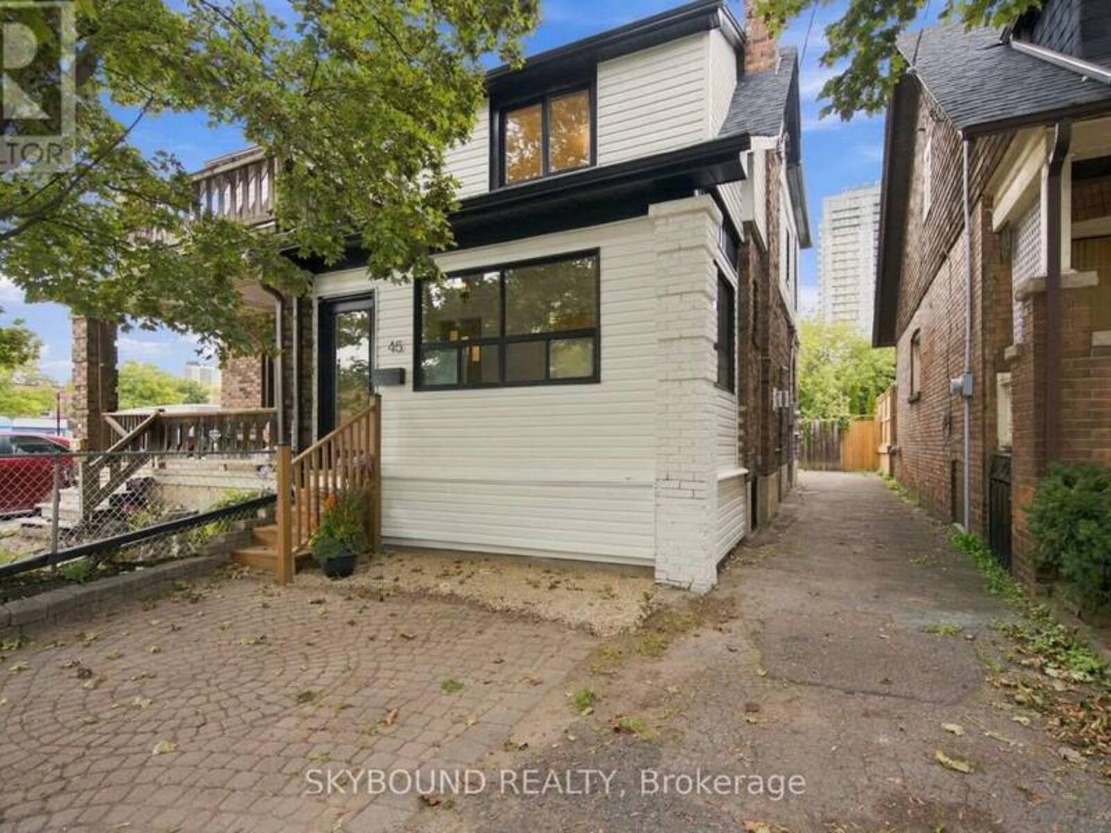 45 WESTLAKE AVENUE, Toronto, Ontario M4C 4P7