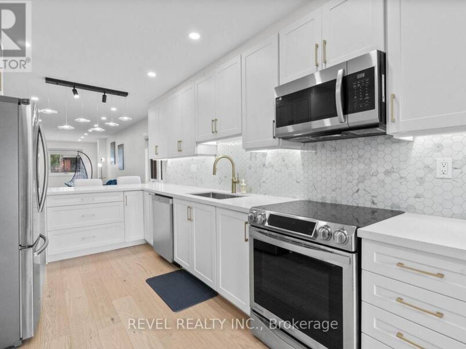 163 NORTHLAND AVENUE, Toronto, Ontario M6N 2E4