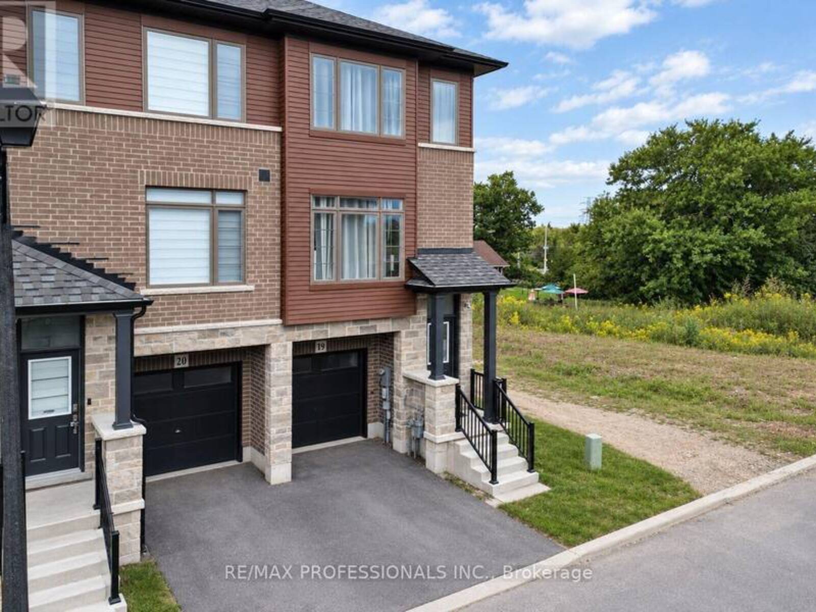 19 - 61 SOHO STREET, Hamilton, Ontario L8J 0M6