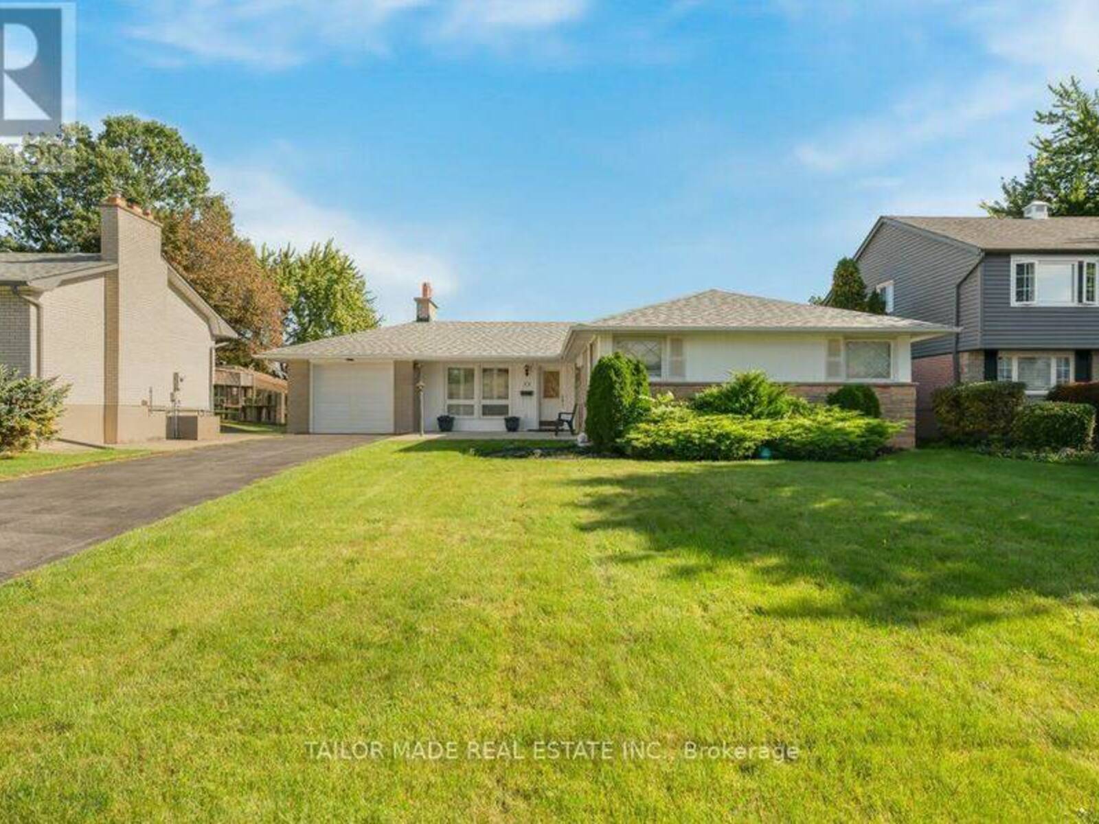 22 GREYSTONE CRESCENT, Brampton, Ontario L6Y 2B3