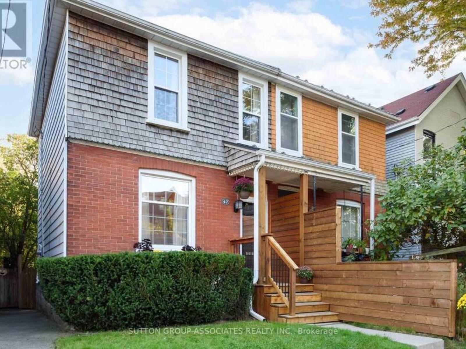 47 HOCKEN AVENUE, Toronto, Ontario M6G 2K1