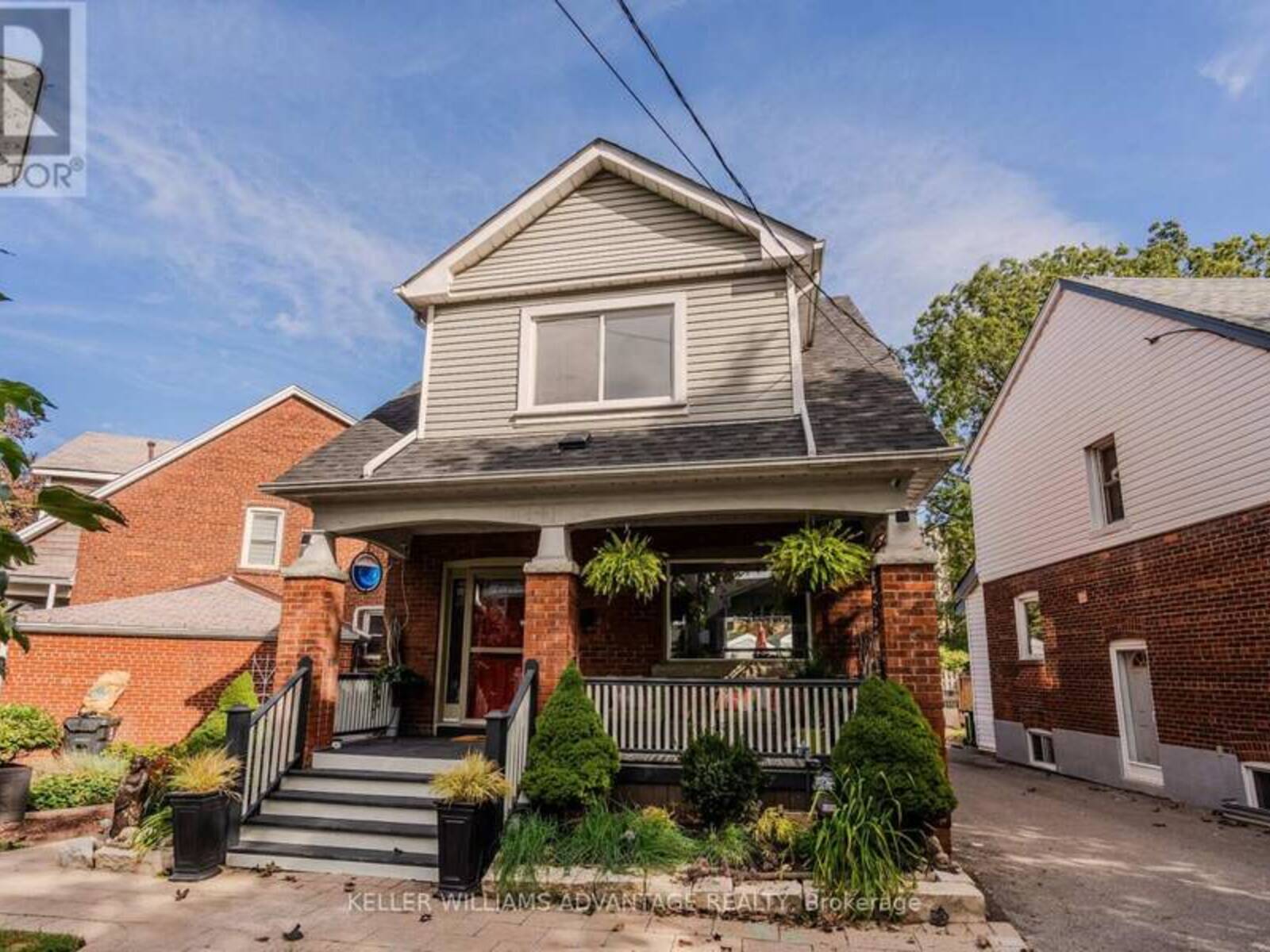 5 HEMLOCK AVENUE, Toronto, Ontario M4L 3E9