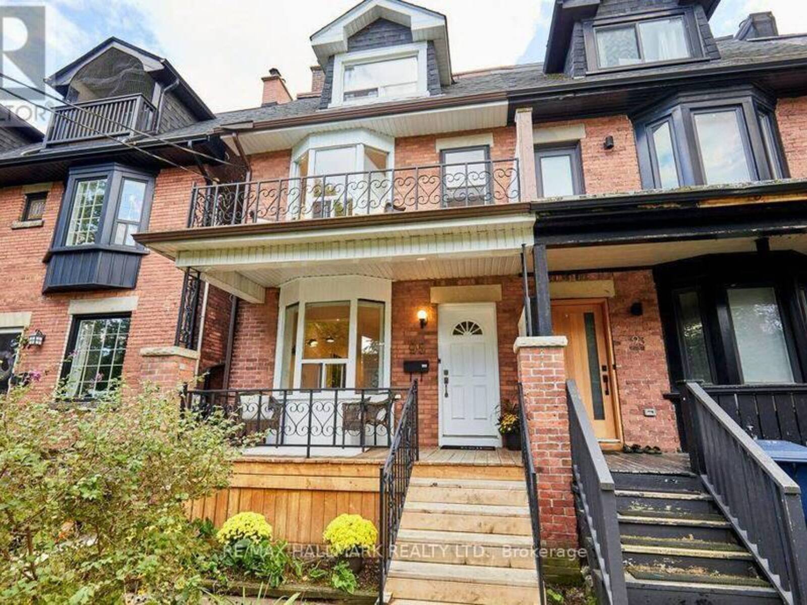 95 BROWNING AVENUE, Toronto, Ontario M4K 1W2