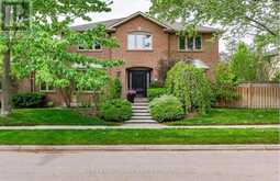 500 BLENHEIM CRESCENT | Oakville Ontario | Slide Image One