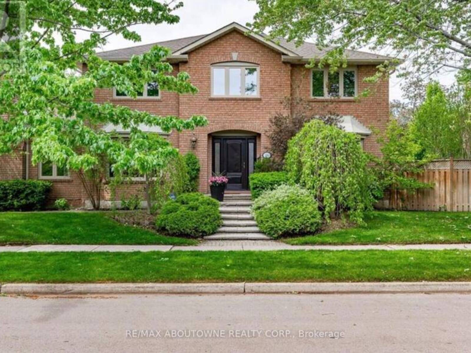 500 BLENHEIM CRESCENT, Oakville, Ontario L6J 6P7