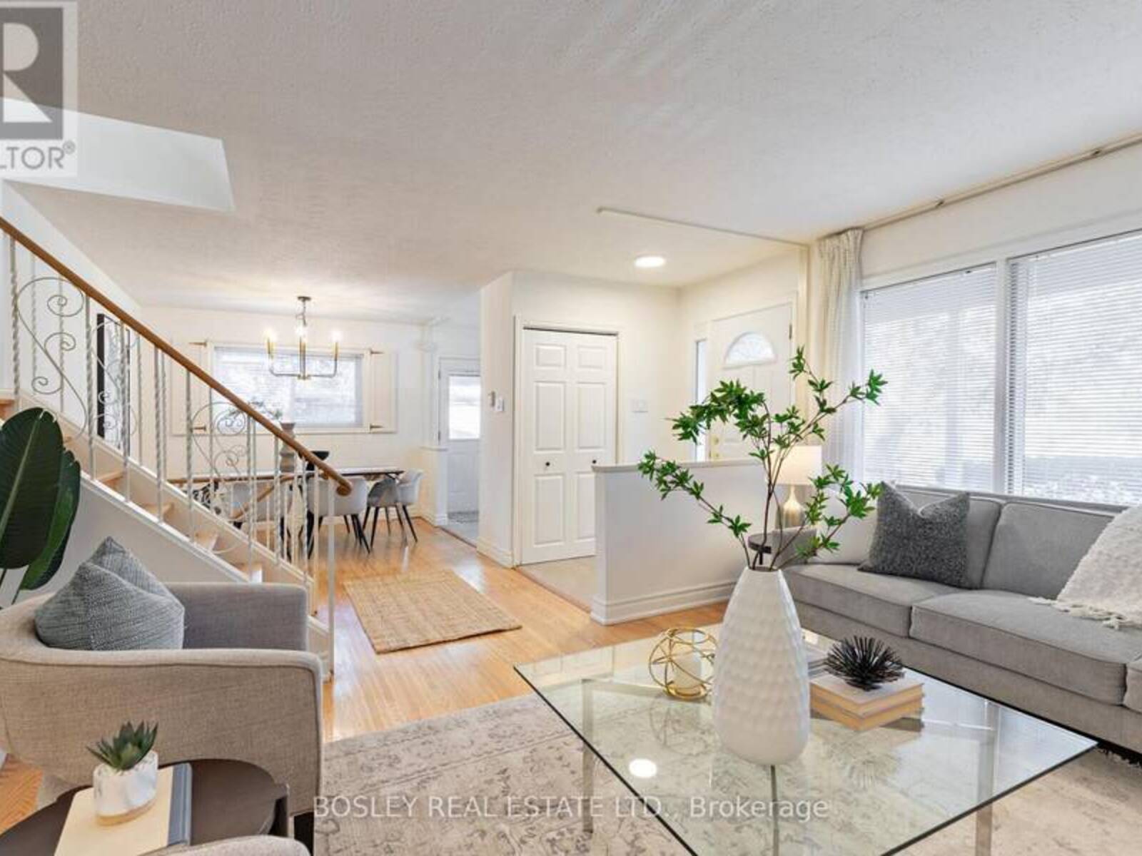 33 ROANOKE ROAD, Toronto, Ontario M3A 1G1