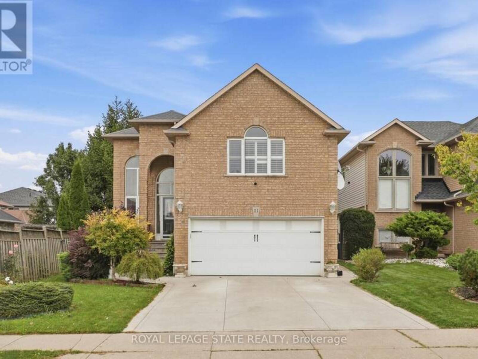 11 REDTAIL CRESCENT, Hamilton, Ontario L9B 2R6