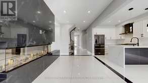642 SWEETWATER CRESCENT | Newmarket Ontario | Slide Image Six