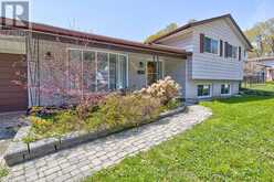 557 GLEN MANOR BOULEVARD | Waterloo Ontario | Slide Image Three